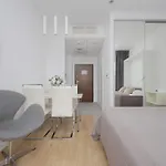 Kasprzaka Air-conditioned With Balcony By Renters Apartman Varsó