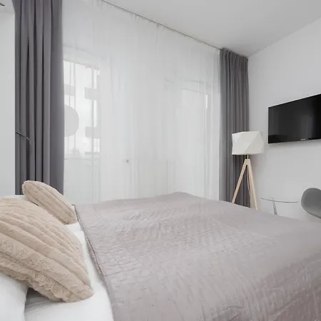 Kasprzaka Air-conditioned With Balcony By Renters Appartamento *