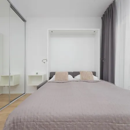 Kasprzaka Air-conditioned With Balcony By Renters * Varsó