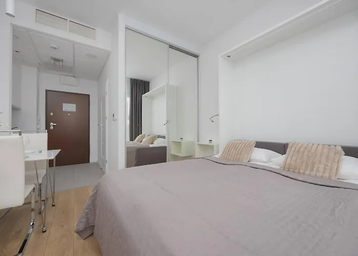 Kasprzaka Air-conditioned With Balcony By Renters Apartment Warsaw