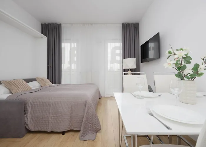 Kasprzaka Air-conditioned With Balcony By Renters Apartment