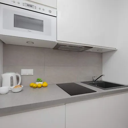 Kasprzaka Air-conditioned With Balcony By Renters